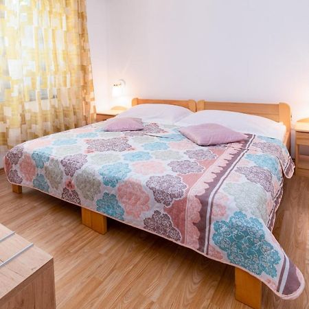 Apartments By The Sea Punat, Krk - 5351 Екстер'єр фото